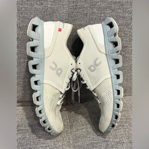 ON Cloud Helium Cloudtec Size 8.5